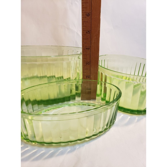 Uranium Glass Ribbed Covered Nesting Refrigerator Dishes Set of 3 - Picture 8 of 9